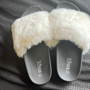 These furry sandals are super cute for this summer